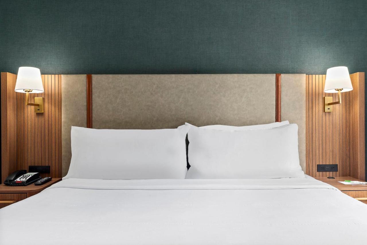 Holiday Inn Manhattan 6Th Ave - Chelsea By Ihg New York Esterno foto