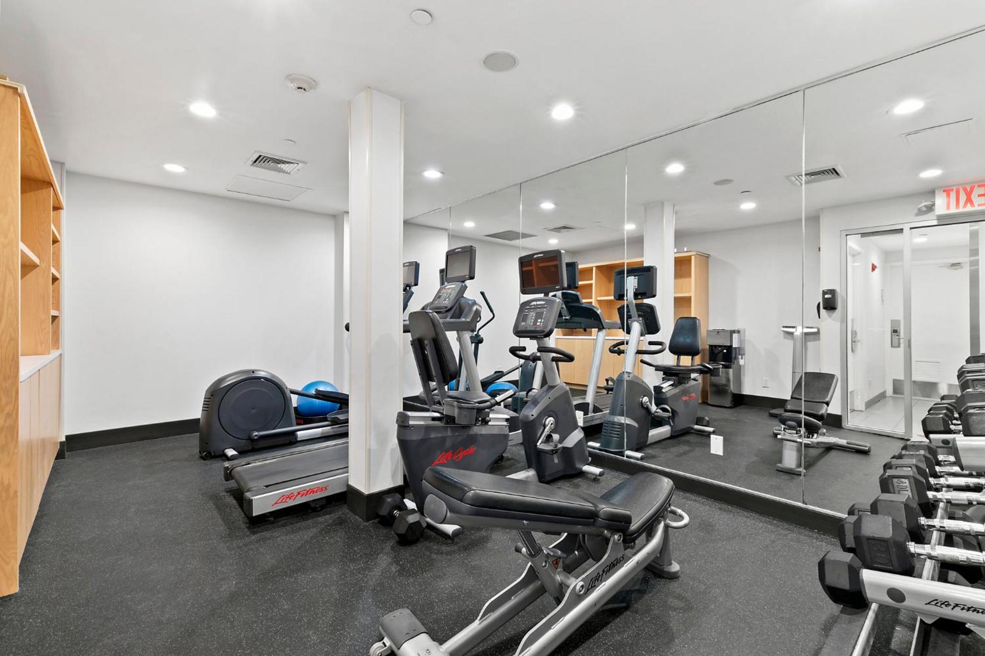 Holiday Inn Manhattan 6Th Ave - Chelsea By Ihg New York Esterno foto